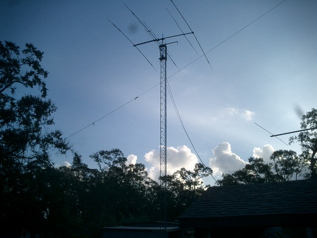 Full tower pic with hazer at top and antenne's